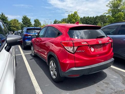 Used 2017 Honda HR-V EX image 2