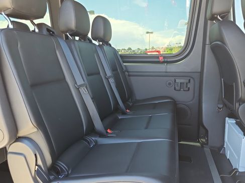 Used 2024 Mercedes-Benz Sprinter 2500 image 20