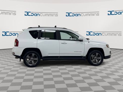 Used 2016 Jeep Compass Latitude image 9