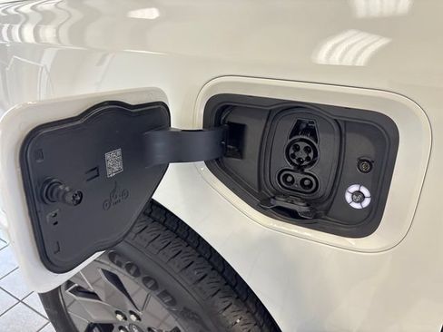 Used 2024 Ford F150 Lightning Flash AWD/4WD image 6