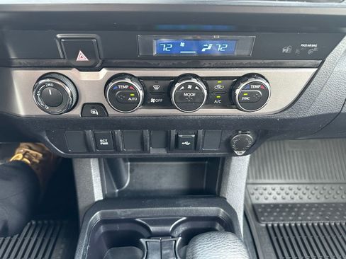 Used 2022 Toyota Tacoma SR AWD/4WD image 17