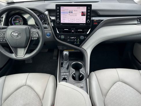 Used 2021 Toyota Camry XSE image 3