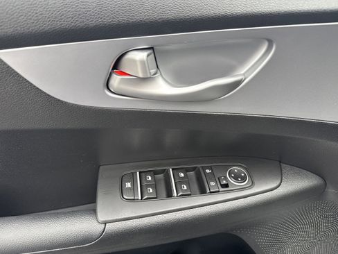 Used 2024 Kia Forte LXS w/ LXS Technology Package image 5