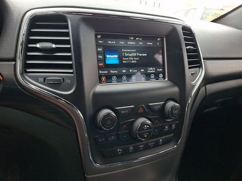 Used 2019 Jeep Grand Cherokee Laredo AWD/4WD image 28