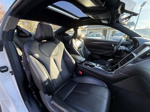 Used 2017 INFINITI Q60 Red Sport 400 image 12