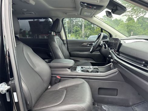 Used 2025 Kia Carnival SX w/ SX Dark Edition Package FWD image 25