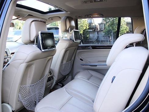Used 2012 Mercedes-Benz GL 550 4MATIC image 12