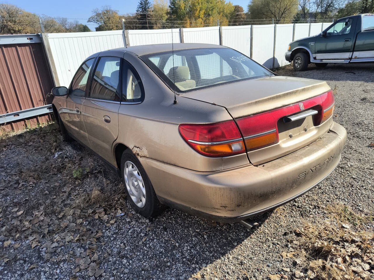 Used 2001 Saturn L-Series L200 FWD image 3