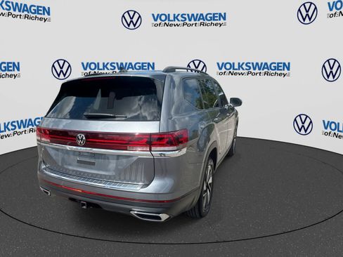 Used 2024 Volkswagen Atlas SE w/ Panoramic Sunroof Package FWD image 14