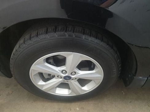 Used 2020 Ford Edge SE FWD image 19