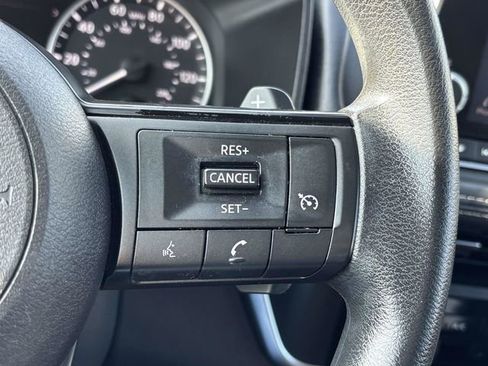 Used 2023 Nissan Rogue S image 11