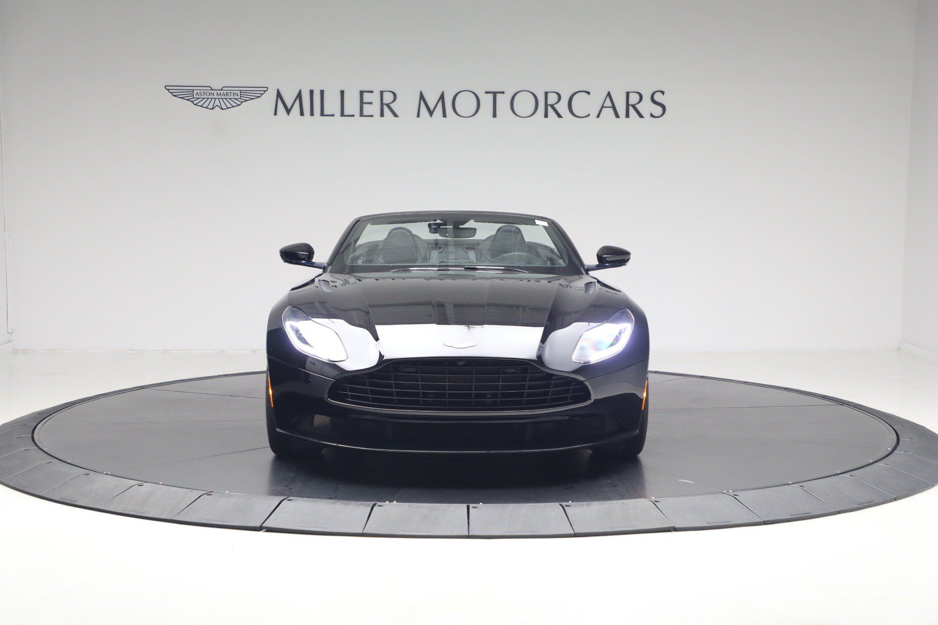 Used 2020 Aston Martin DB11 Volante RWD image 15