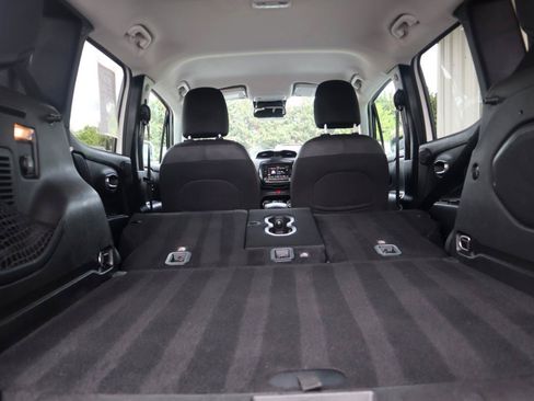 Used 2017 Jeep Renegade Altitude AWD/4WD image 48