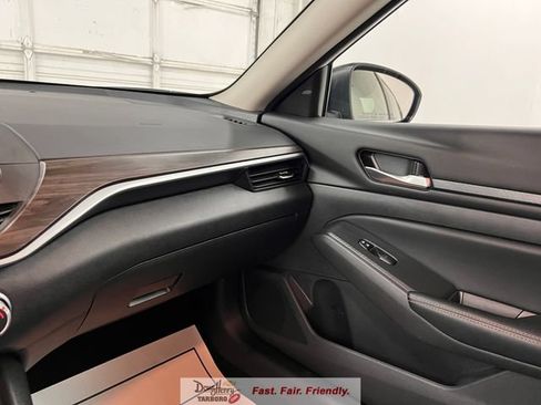 Used 2025 Nissan Altima 2.5 SV FWD image 45