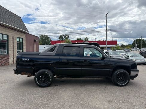 Used 2005 Chevrolet Avalanche Z71 w/ Preferred Equipment Group image 4
