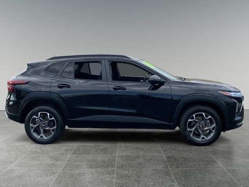 Used 2024 Chevrolet Trax LT FWD image 6
