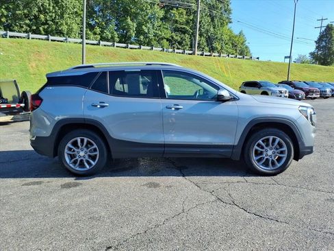 Used 2023 GMC Terrain SLT AWD/4WD image 2