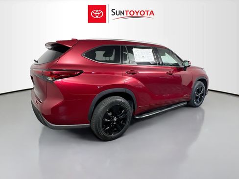 Used 2020 Toyota Highlander XLE FWD image 4
