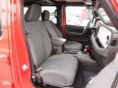 Used 2025 Jeep Wrangler Unlimited Sahara AWD/4WD image 27