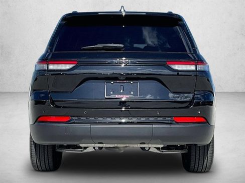 Used 2024 Jeep Grand Cherokee Limited w/ Black Appearance Package image 4