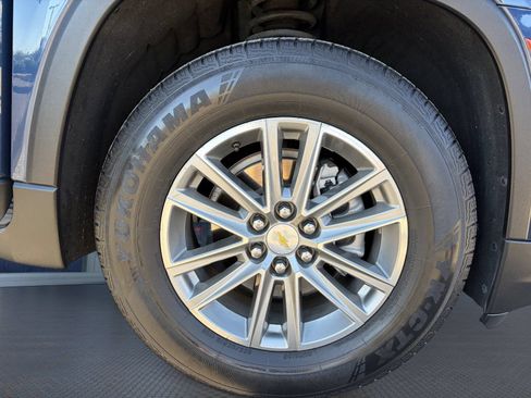 Used 2023 Chevrolet Traverse LT FWD image 10