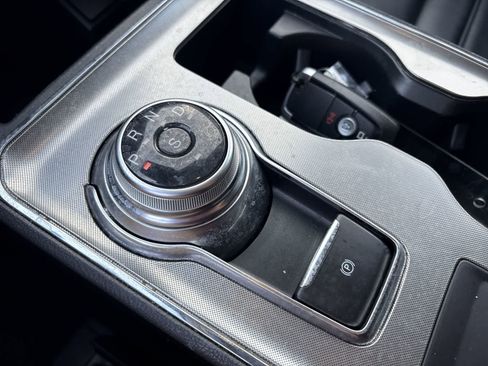 Used 2022 Ford Edge SEL image 16