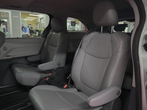 Used 2023 Toyota Sienna XLE w/ XLE Plus Package image 13