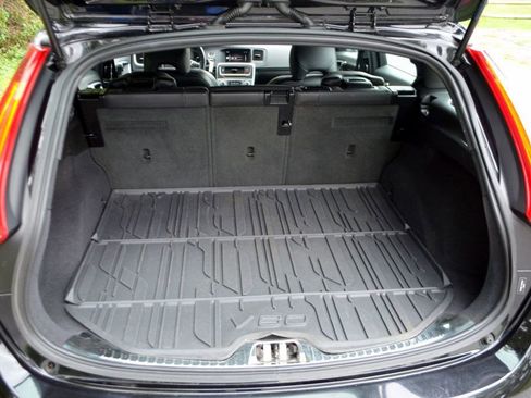 Used 2017 Volvo V60 T5 Dynamic image 18