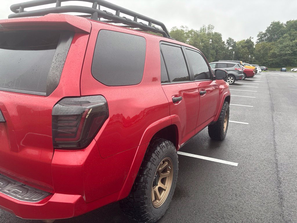 Used 2019 Toyota 4Runner SR5 w/ Four Season Floor Mat Package AWD/4WD image 7