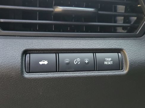 Used 2024 Nissan Altima 2.5 SV FWD image 21