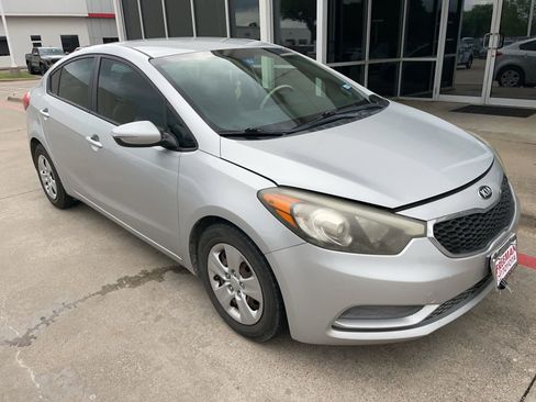 Used 2015 Kia Forte LX w/ Popular Package image 5