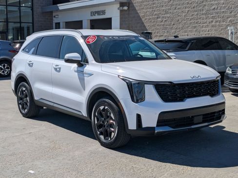 Certified 2025 Kia Sorento S image 7