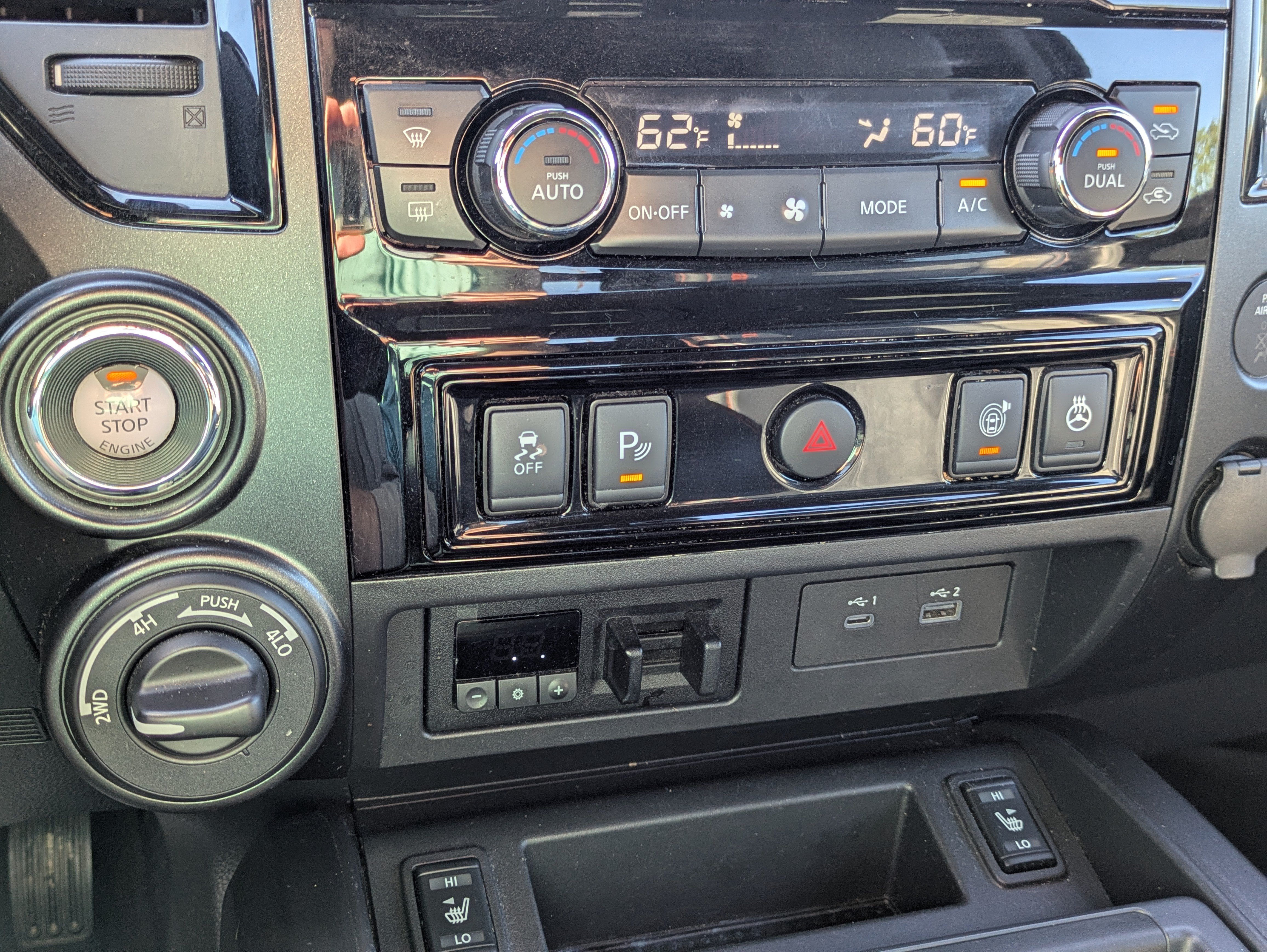 Used 2020 Nissan Titan PRO-4X w/ Pro-4x Convenience Package AWD/4WD image 13