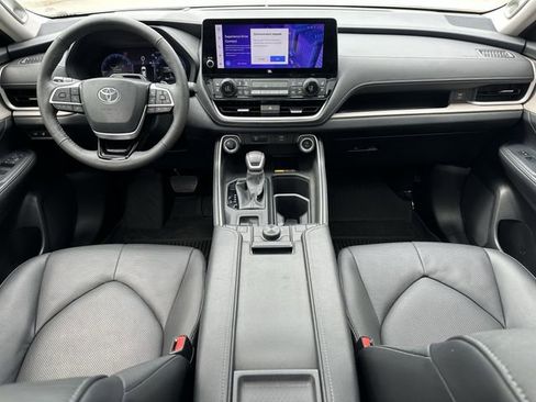 Used 2024 Toyota Grand Highlander AWD image 10