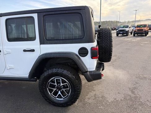 Used 2025 Jeep Wrangler Unlimited Rubicon AWD/4WD image 9