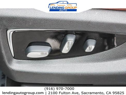 Used 2019 Cadillac Escalade Premium Luxury image 22