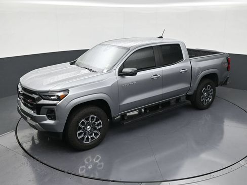 Used 2025 Chevrolet Colorado Z71 AWD/4WD image 12