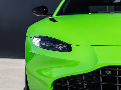 Used 2022 Aston Martin V8 Vantage Coupe RWD image 17