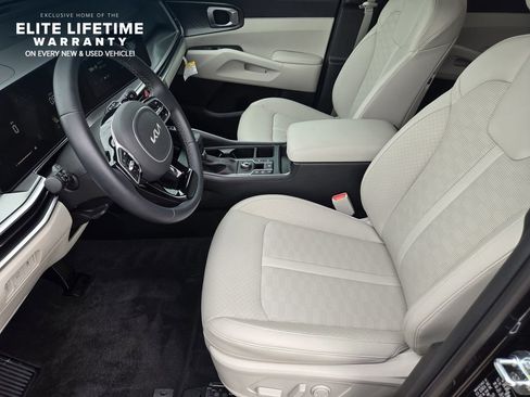 Certified 2025 Kia Sorento EX FWD image 11