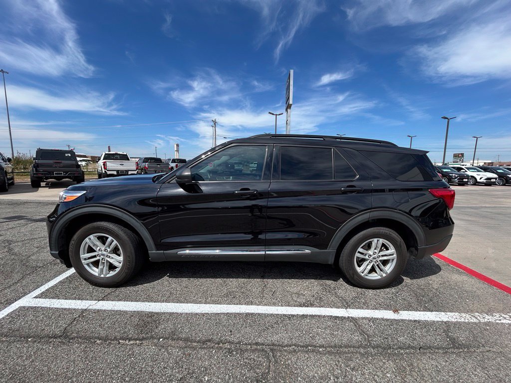 Used 2022 Ford Explorer XLT w/ Equipment Group 202A AWD/4WD image 2