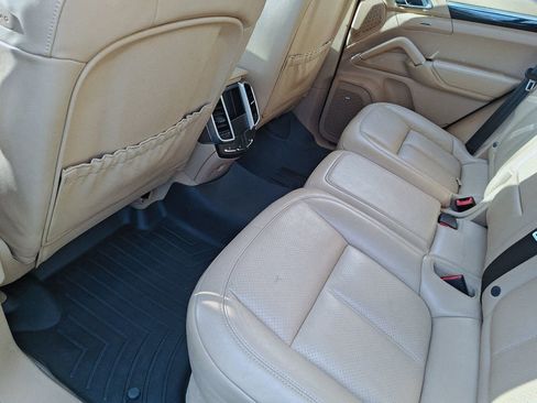 Used 2016 Porsche Cayenne S image 22