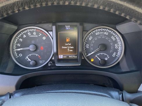 Used 2022 Toyota Tacoma TRD Sport image 30
