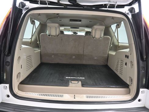 Used 2018 Cadillac Escalade ESV Luxury image 65