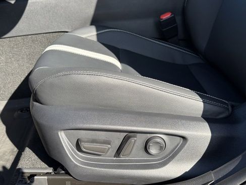 Used 2025 Toyota Camry SE image 13