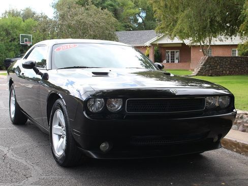Used 2010 Dodge Challenger SE image 21
