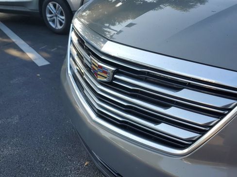 Certified 2018 Cadillac XT5 Luxury w/ Driver Awareness Package FWD image 9