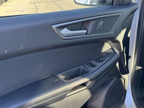 Used 2017 Ford Edge SE image 21
