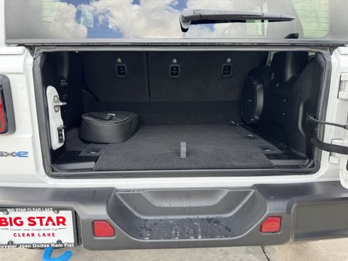 Used 2023 Jeep Wrangler Unlimited w/ Sun & Screen Package AWD/4WD image 25