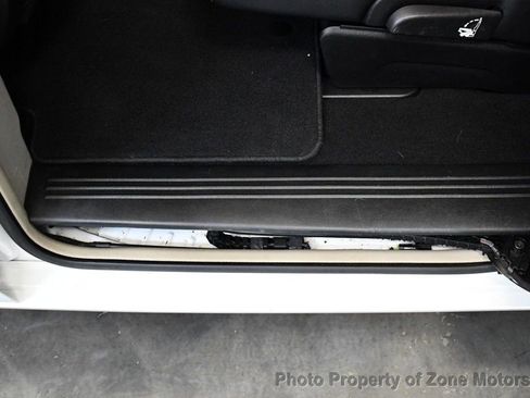 Used 2016 Chrysler Town & Country Touring FWD image 24
