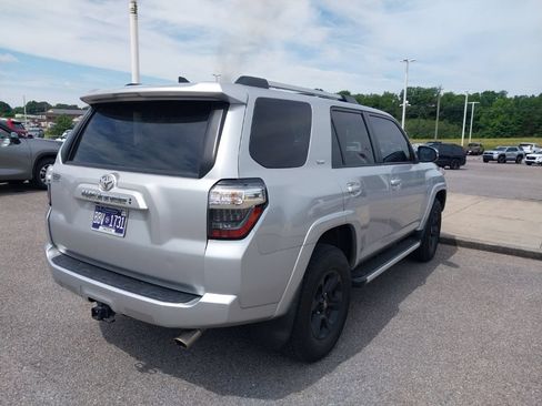 Used 2022 Toyota 4Runner SR5 Premium w/ Moonroof Package AWD/4WD image 7